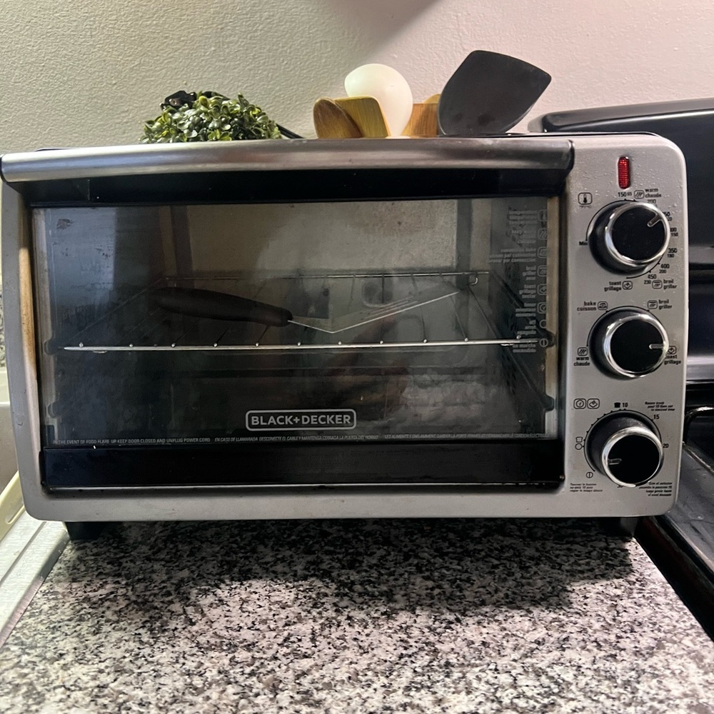 Black+Decker Silver Toaster Oven